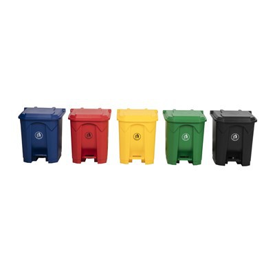 Plastist mitme suurusega prügikast kaane ja pedaaliga